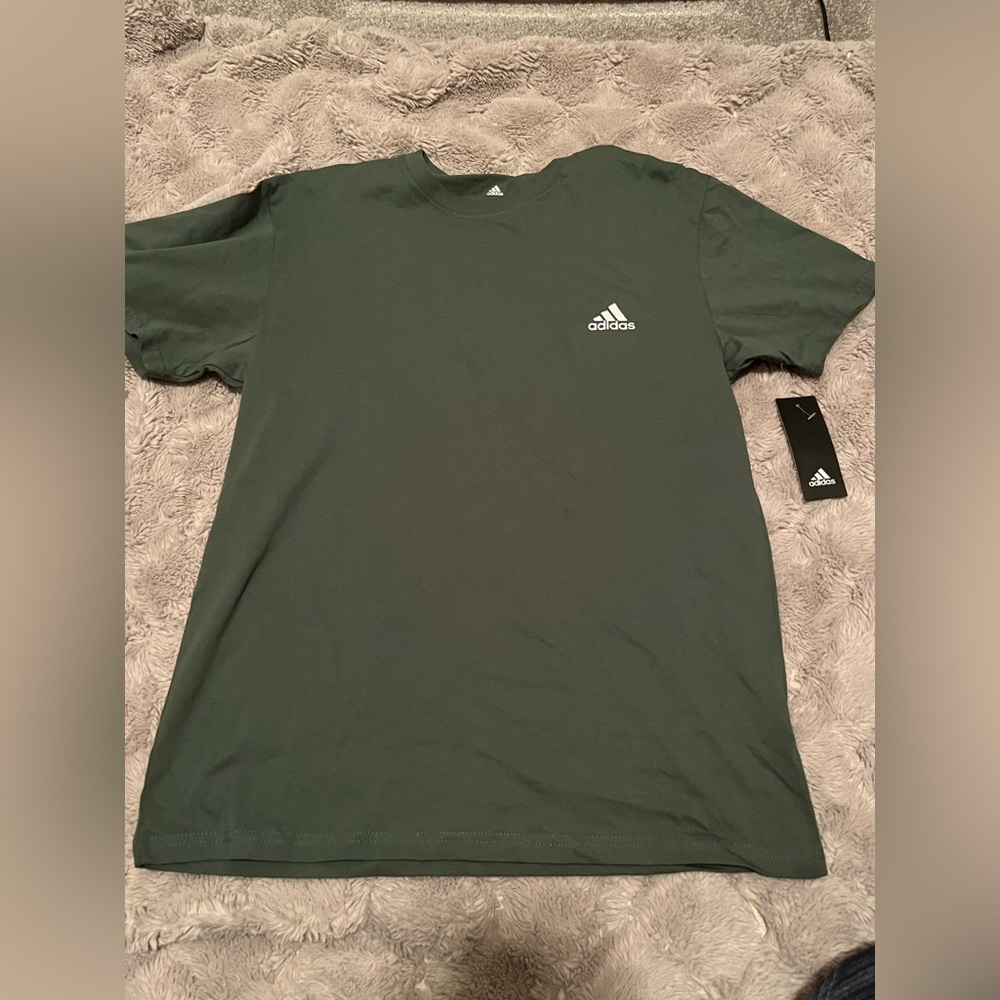 💚PLAIN OLIVE GREEN ADIDAS SHIRT💚